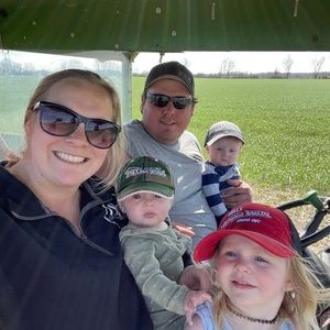 Meet your Posher, Larissa